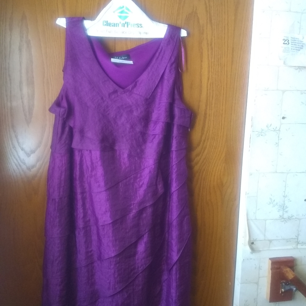 Dresses - Picture 7 of 8